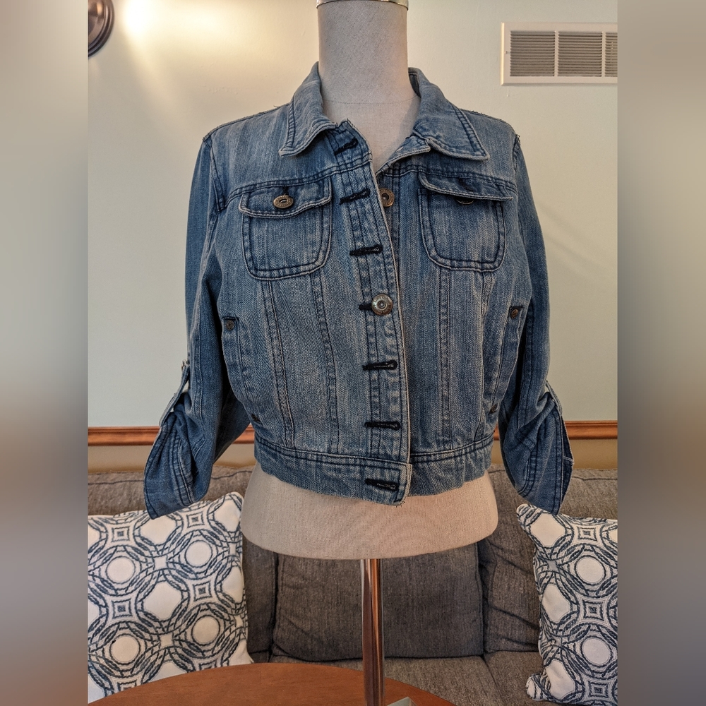 Cropped Jean jacket!! LOVECUTURE denim trendy cropped style Jean jacket - Picture 2 of 9